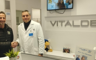 Firma del acuerdo de colaboración entre Fondistas Yecla y Vitaldent
